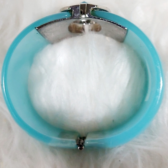 Blue Cuff Bracelet / Hinge and Magnetic Closure / Vintage Aqua Cuff Bracelet - Picture 3 of 4